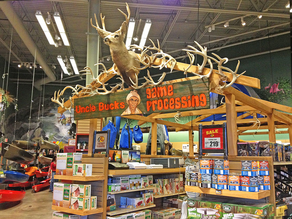 Bass Pro Shops to open Outdoor World store in Tucson